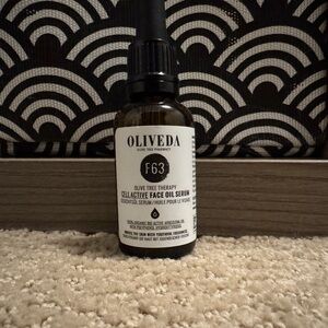 Veda F63 Olive Tree Therapy Face Oil Serum - Black and White